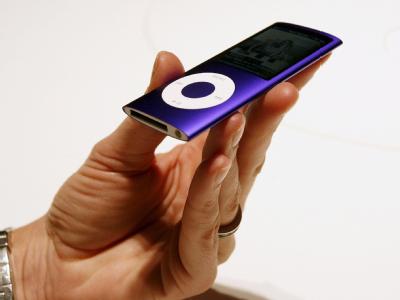 Apple / Das neue iPod Nano-Modell mit 8 Gigabyte (GB) Speicher kostet 149 Euro. Das gr&ouml;&szlig;ere 16-GB-Modell ist f&uuml;r 199 Euro erh&auml;ltlich. (Bild: dpa)