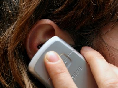 Handy / Bislang erm&ouml;glichen nur Vertr&auml;ge die Festnetz-Konditionen auch f&uuml;rs Handy. (Bild: dpa)