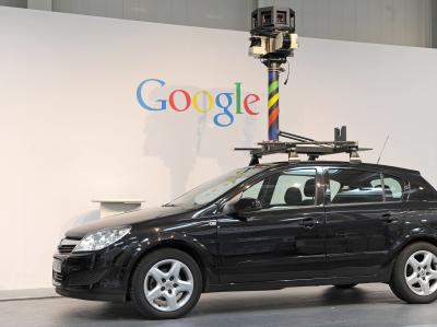 Street View / Ein Fahrzeug des Google-Projekts &laquo;Street View&raquo;. Die Autos haben nicht nur fotografiert, sondern auch pers&ouml;nliche Daten aus drahtlosen Funknetzen gesammelt. (Bild: dpa)