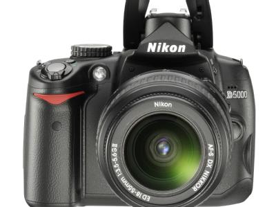 Licht in Kamera-Dschungel / Gro&szlig;e Sensoren und Wechseloptik: Spiegelreflexkameras bieten Fotografen die meisten M&ouml;glichkeiten zur Bildgestaltung. (Bild: Nikon/dpa/tmn)