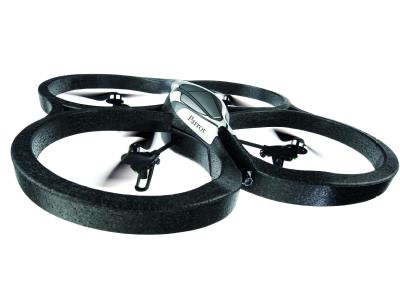 AR.Drone / Das fliegende Auge:&nbsp;Die AR.Drone ist mit Minikameras ausgestattet und l&auml;sst sich per iPhone, iPod Touch und demn&auml;chst per iPad steuern. (Bild: Parrot/dpa/tmn)