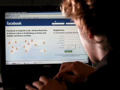 Drang zu Onlinenetzwerken / Malaysier, Russen und Türken sind wahrlich verrückt nach Onlinenetzwerken. Sie verbringen viel mehr Zeit in Facebook und LinkedIn als die Deutschen. (Bild: dpa)