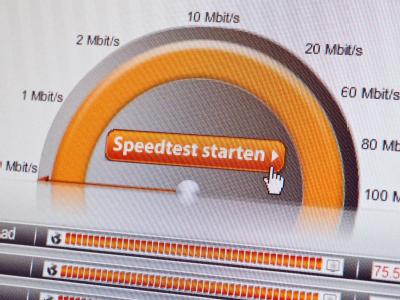 Bandbreiten / Wer wissen will, wie schnell er surft, kann unter speedmeter.de die Bandbreite testen. (Bild: Warnecke/dpa/tmn)