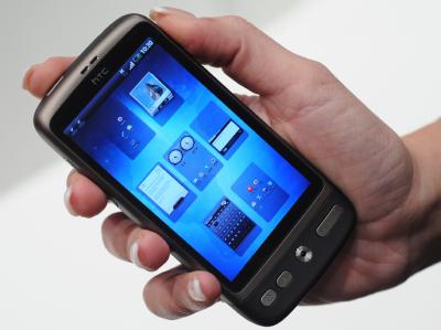 Smartphones / Smartphones wie das HTC Desire werden immer beliebter: Laut einer Studie w&auml;chst der Absatz in Deutschland kr&auml;ftig. (Bild: dpa)