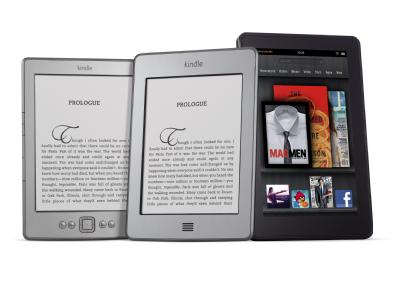 Kindle-Modelle von Amazon / Amazons neuer E-Reader Kindle Touch (Mitte) kommt Mitte Oktober. Für Amazons Tablet Fire (rechts) gibt es noch keinen Starttermin. Der alte Kindle (links) wird günstiger. (Bild: Amazon/dpa/tmn)