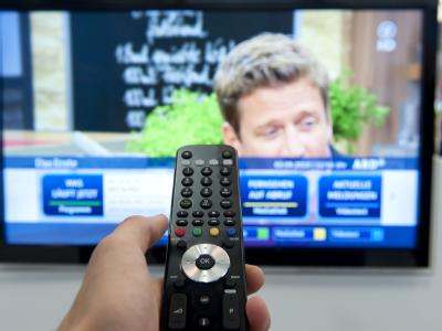 Fernseher / Besonders &auml;ltere Menschen wollen nicht auf ihr TV-Ger&auml;t verzichten. Foto: Robert Schlesinger